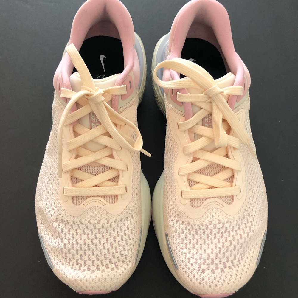 NEW Women’s Size 10 Nike ZoomX Invincible Run Flyknit. Brand new! Never worn!